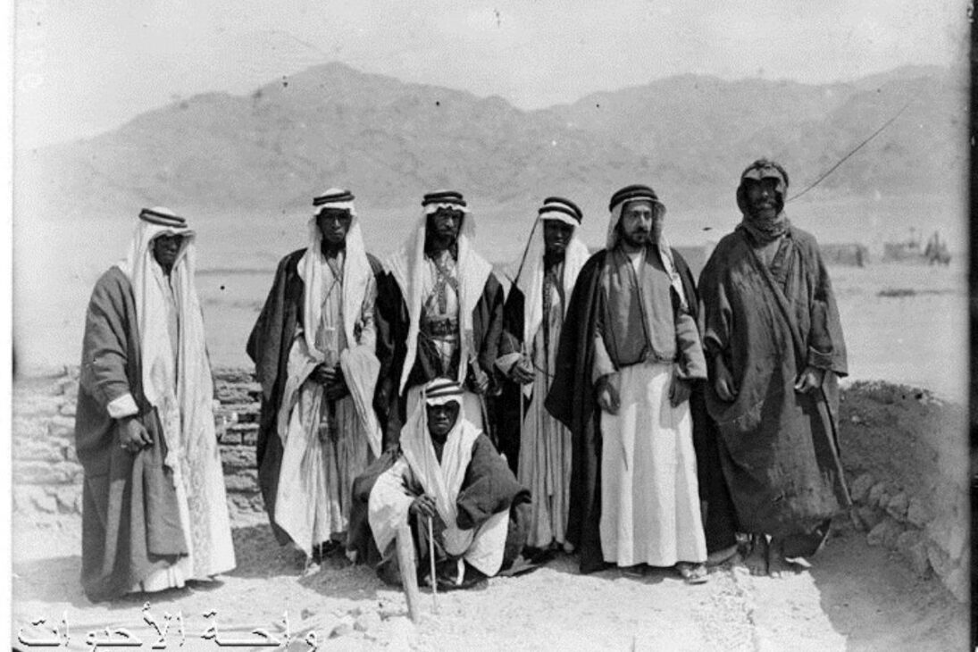 megacidad de vidrio en Arabia Saudita: análisis sobre The Line en NEOM dentro de la Visión 2030 detalla recortes, costos e impactos, incluyendo vigilancia, desalojos y denuncias laborales.