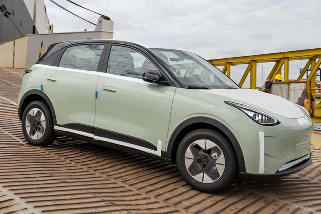 Geely EX2 llega como coche eléctrico para enfrentar BYD y Toyota entre coches eléctricos de entrada en Brasil, uniendo espacio, autonomía y precio competitivo.
