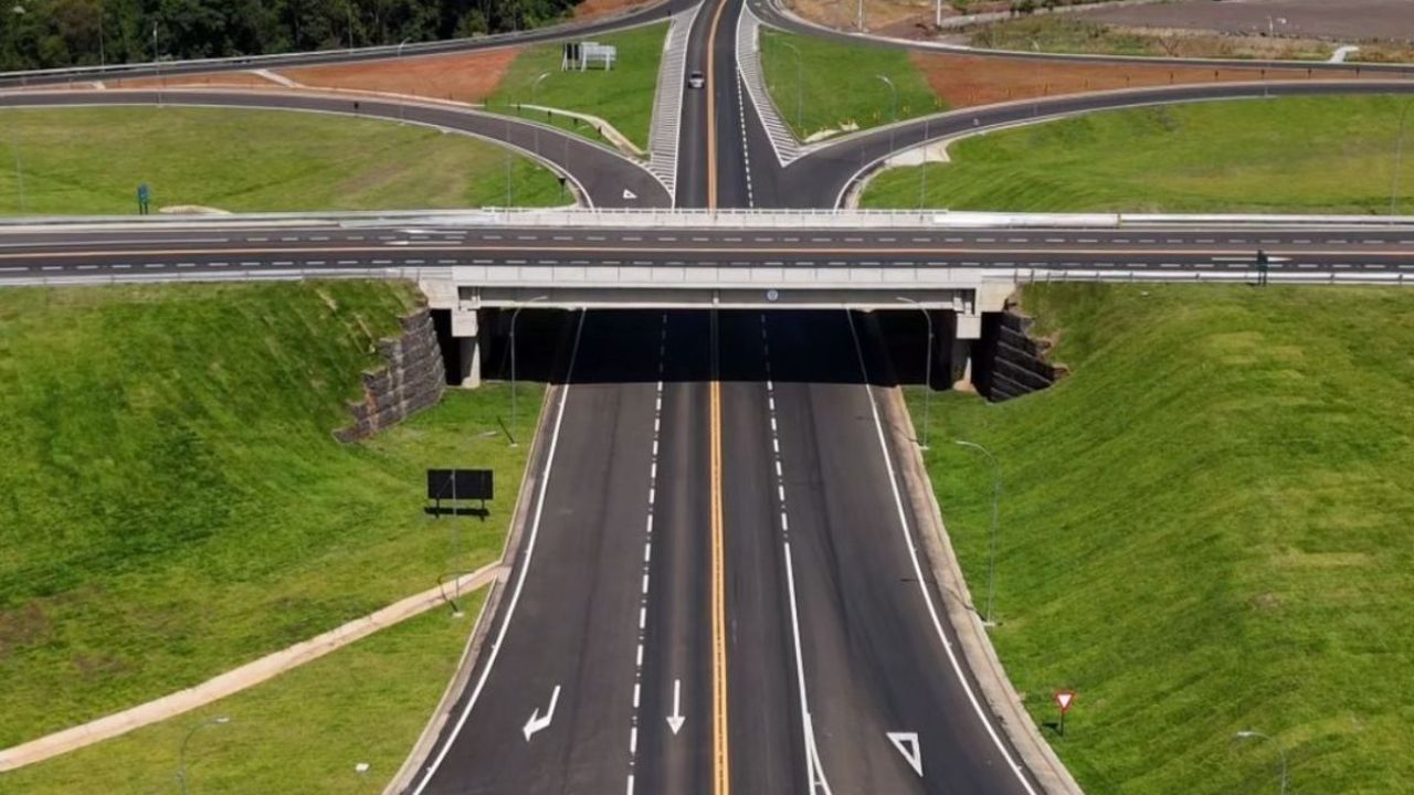La inauguración del elevado de las BRs 282 y 158, en Maravilha (SC), culmina 40 años de espera, mejora el tránsito, reduce accidentes y fortalece la logística en el Oeste catarinense.