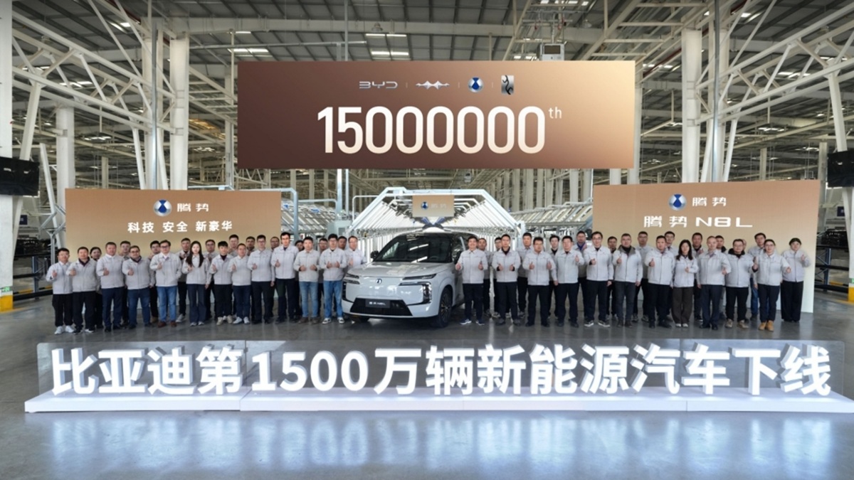 BYD atinge 15 milhões de veículos eletrificados produzidos, supera a Tesla e consolida liderança global após mudança estratégica para eletrificação total iniciada em 2022