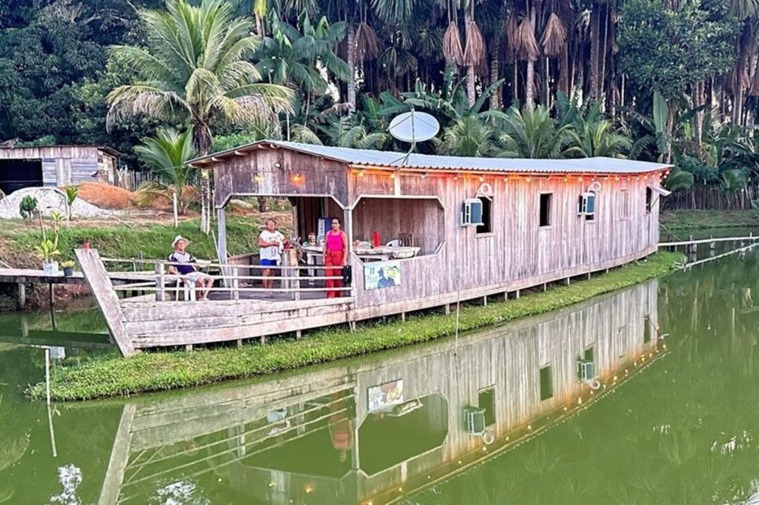 Casa barco, Barco, anciano