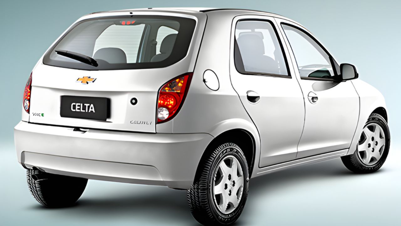 Incluso Fuera de Producción, el Chevrolet Celta LT 2015 Sigue Valorándose en el Mercado de Autos Usados. Entiende Por Qué el Modelo Atrae a Tanto Conductores en Busca de Economía y Mantenimiento Barato.