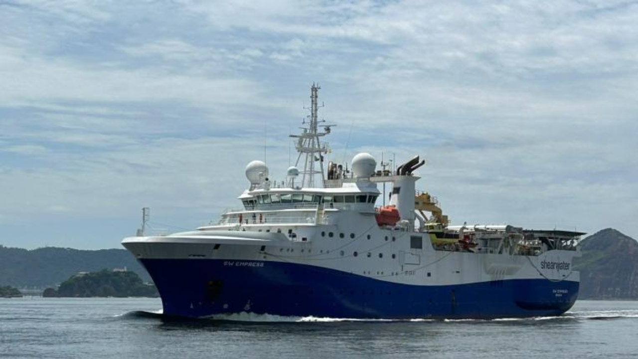 Embarcação volta a Rio Grande e retoma estudos avançados para avaliar o potencial de petróleo na Bacia de Pelotas.