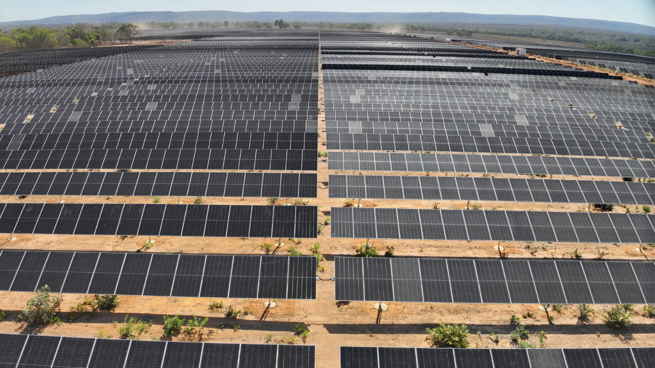 Complexo Fotovoltaico GSII inicia testes em Minas Gerais, soma 80 MW de capacidade e reforça a expansão da energia solar no Brasil.