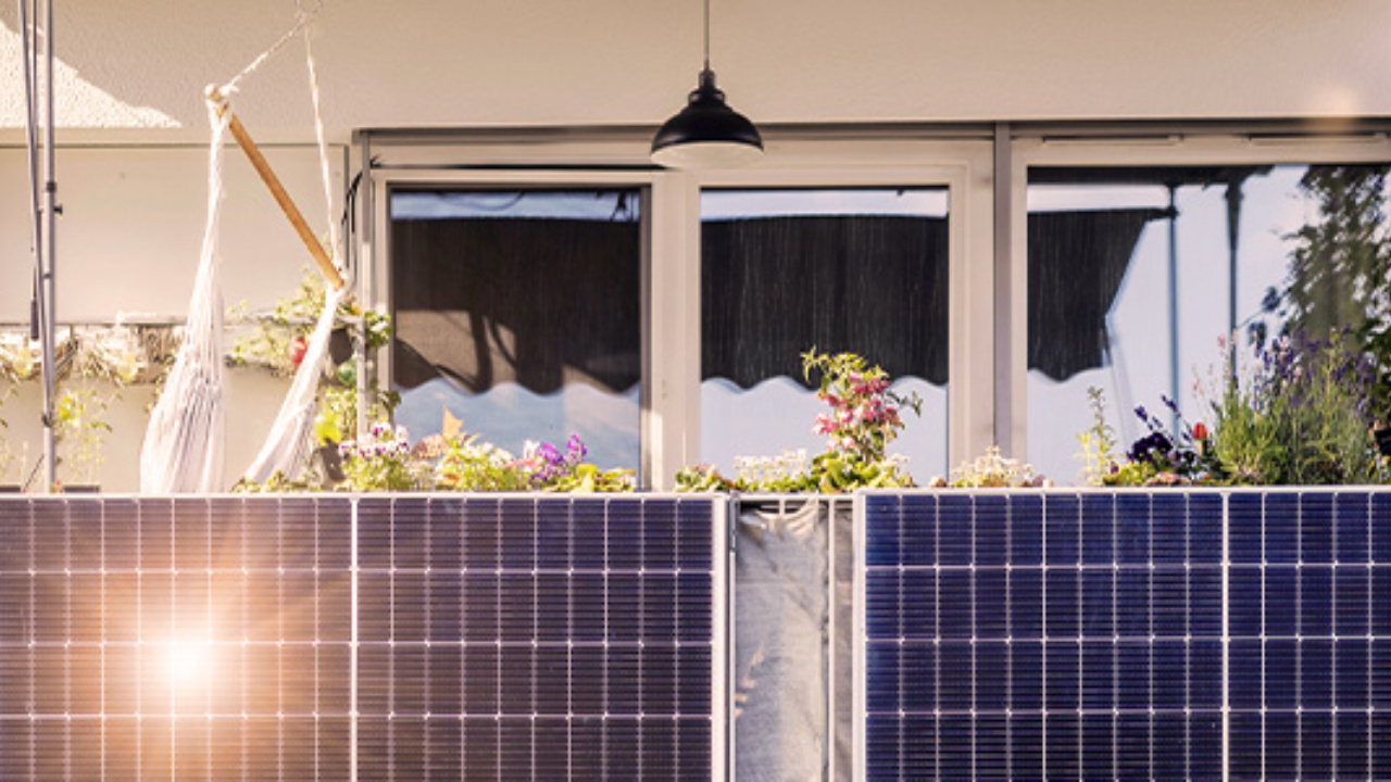 Energia solar ganha espaço em sacadas de apartamentos na Alemanha. Sistemas plug-in reduzem custos, ampliam a autonomia elétrica e impulsionam a OECDements transição energética.