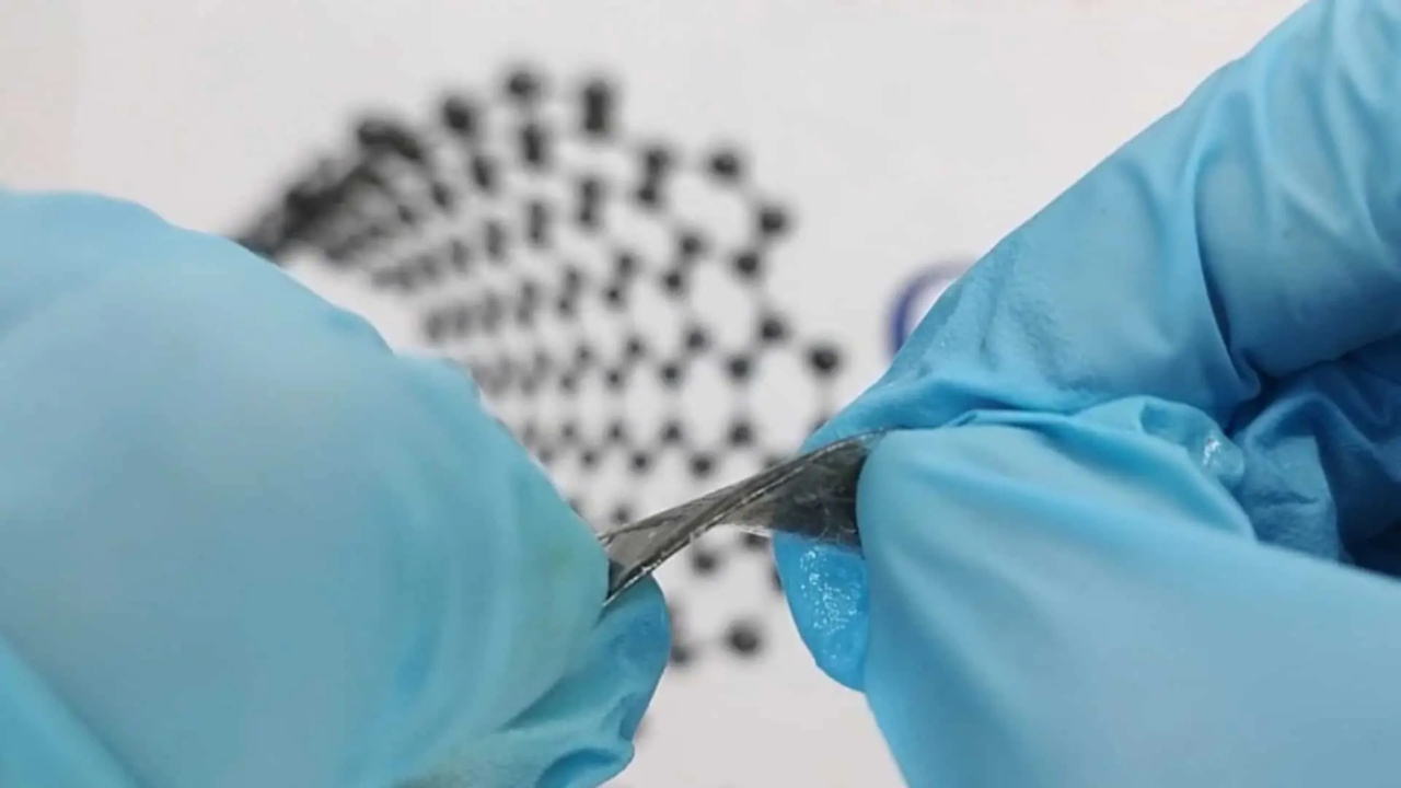 Pesquisadores da UFPR desenvolvem bateria de íon-sódio com propriedades inéditas, apontada como alternativa mais segura e sustentável às baterias de lítio e com potencial de impulsionar soluções em energias renováveis.