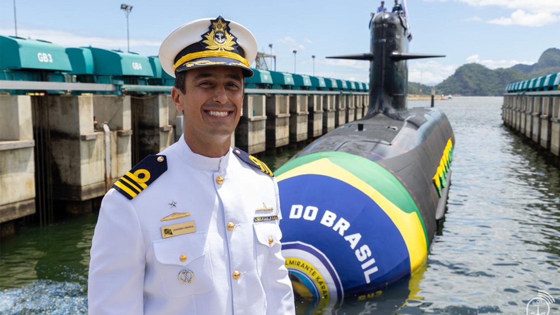 Brasil lança submarino de 72 metros e 2 mil toneladas e reação de argentinos viraliza ao comparar construção brasileira com frota argentina zerada.
