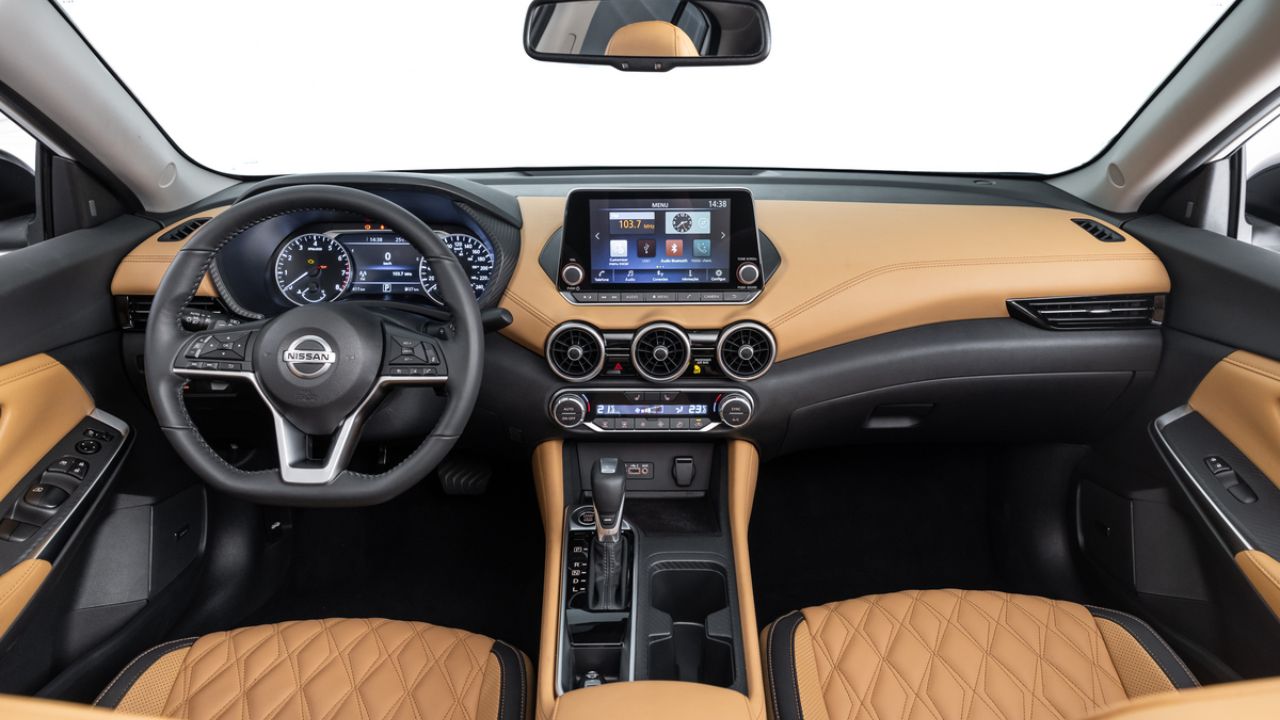 Nissan Sentra chama atenção pelo conforto e tecnologia, mas tem problemas relatados por donos. Veja os principais pontos de atenção antes da compra.