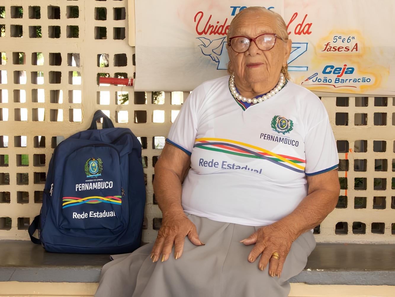 Aos 94 anos, idosa se torna a estudante mais velha do país, volta à sala de aula, planeja faculdade e prova que aprender não tem prazo de validade