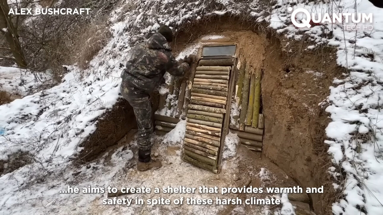Tras fallar al excavar una cueva en la montaña, hombre adapta el proyecto y construye un refugio de juncos usando técnicas primitivas de bushcraft