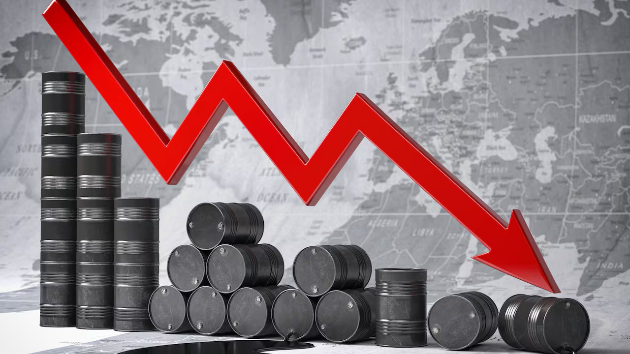 O petróleo registra queda superior a 2%, pressiona o humor dos investidores e aumenta as incertezas sobre oferta global, juros nos EUA e cenário geopolítico envolvendo Rússia e Ucrânia.