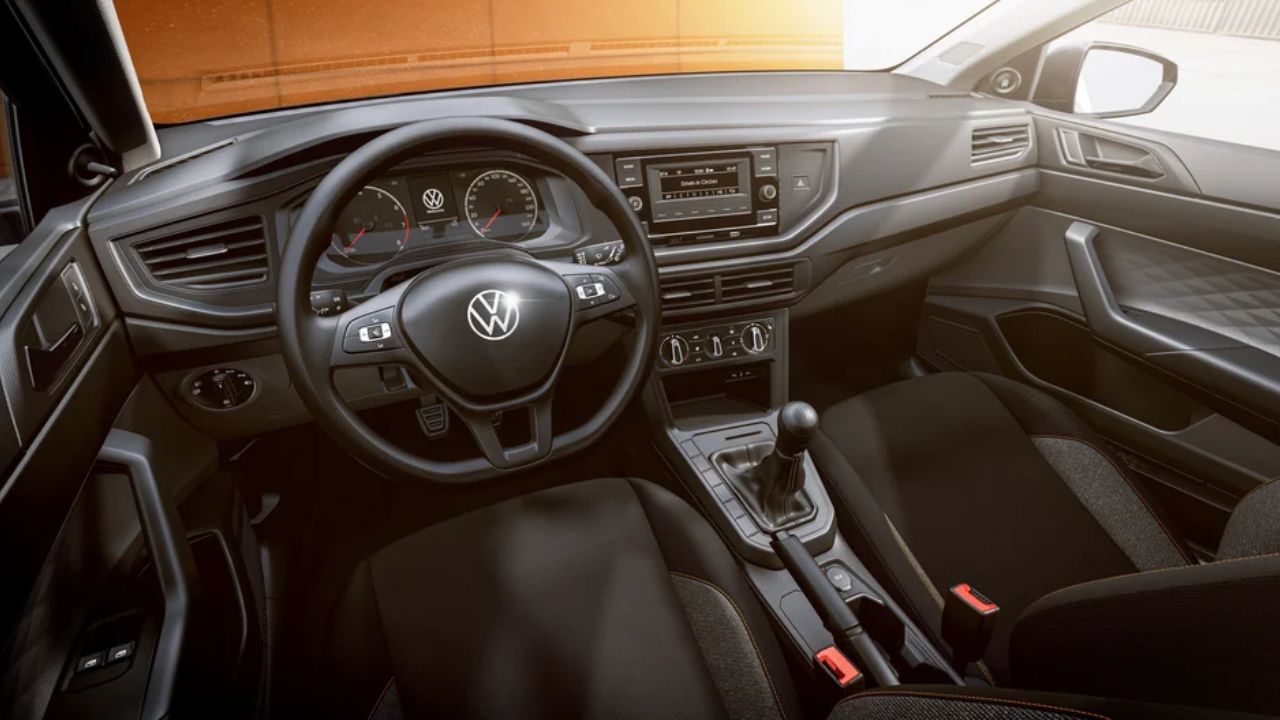 Avaliação do Volkswagen Polo Track 2023 usado: motor, desempenho, consumo, segurança, espaço interno e principais concorrentes no mercado de seminovos.