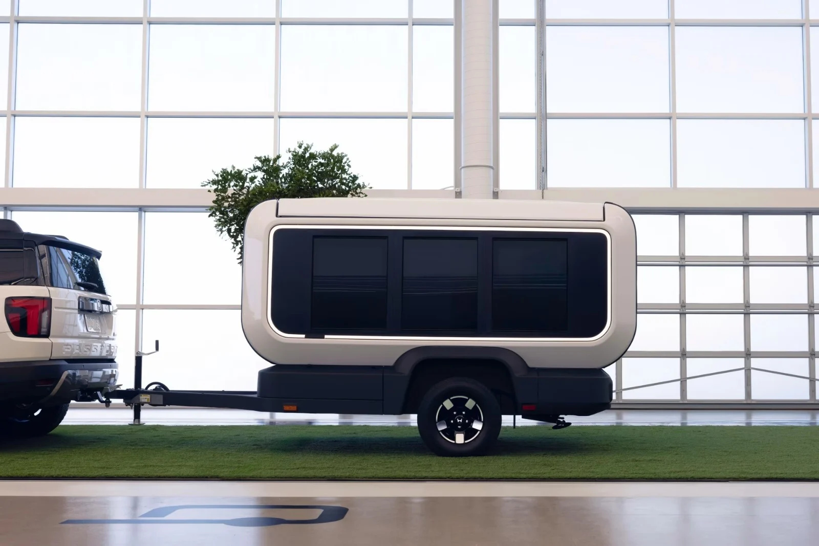 Com painéis solares, módulos de cozinha e espaço para dormir, novo trailer da Honda promete transformar o camping e pesa tão pouco que até mesmo um CIVIC consegue puxar
