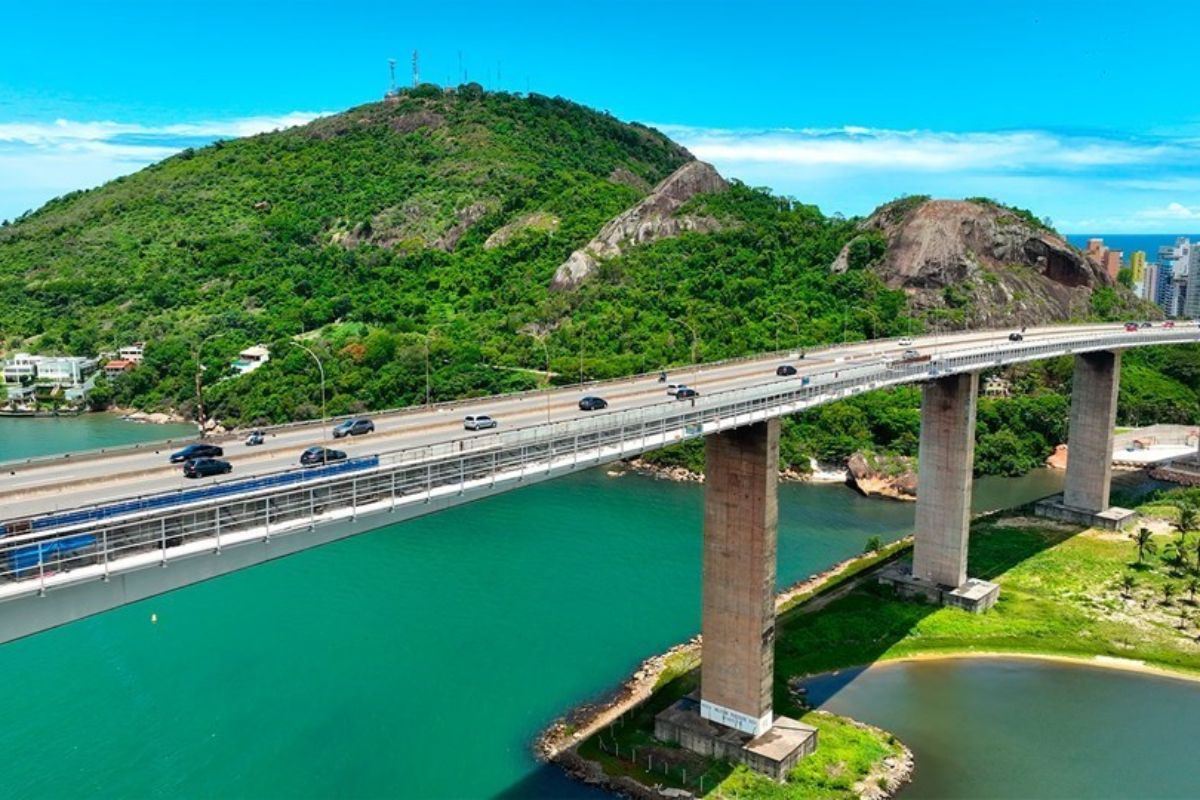 Ciclovia da Vida é a ciclovia mais alta entre capitais, na Terceira Ponte, com mirante a 70 metros do mar, ligando Vitória e Vila Velha desde 2023.