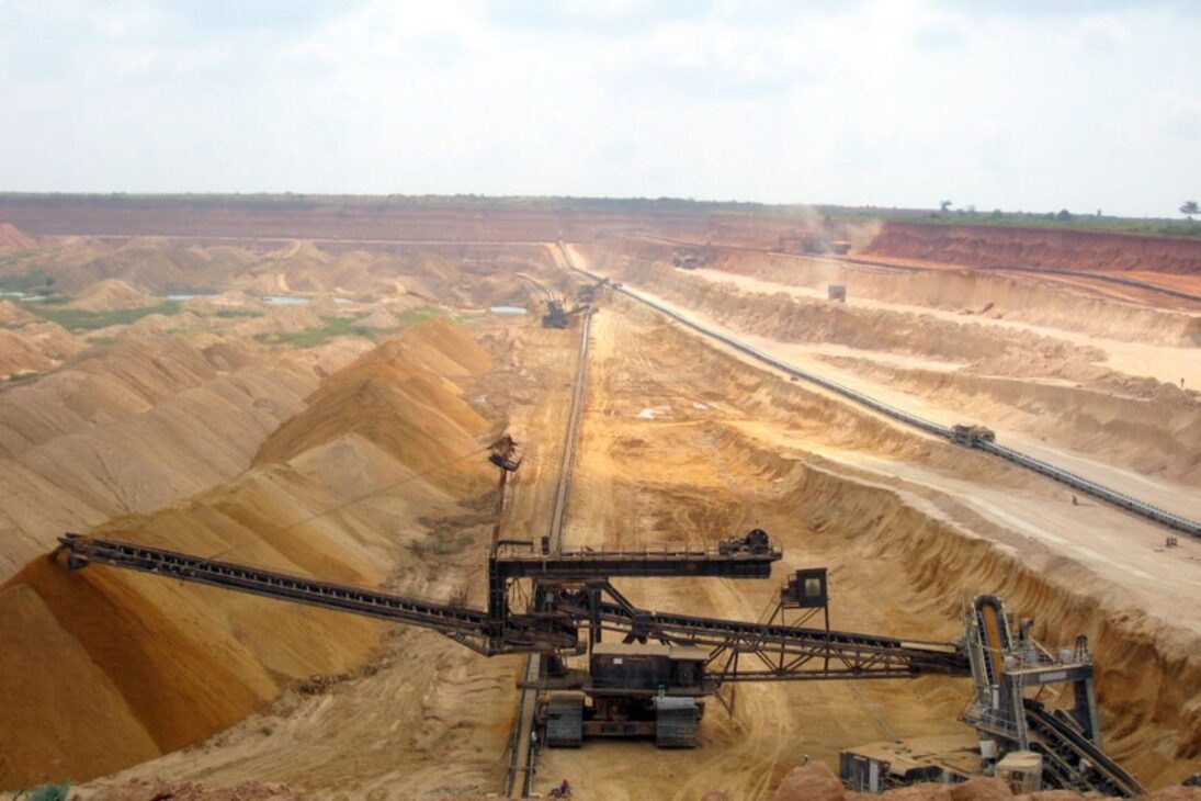 Noruega revela fosfato avaliado em US$ 24 trilhões e expõe recurso que pode superar o petróleo, elevando o peso da União Europeia nas cadeias e colocando baterias LFP no centro da disputa por matérias-primas críticas.