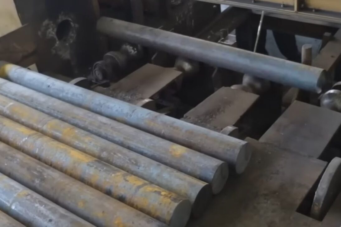 La cadena de ancla que sostiene barcos es la cadena más fuerte del mundo, parte del sistema de fondeo de barcos de 200 mil toneladas.