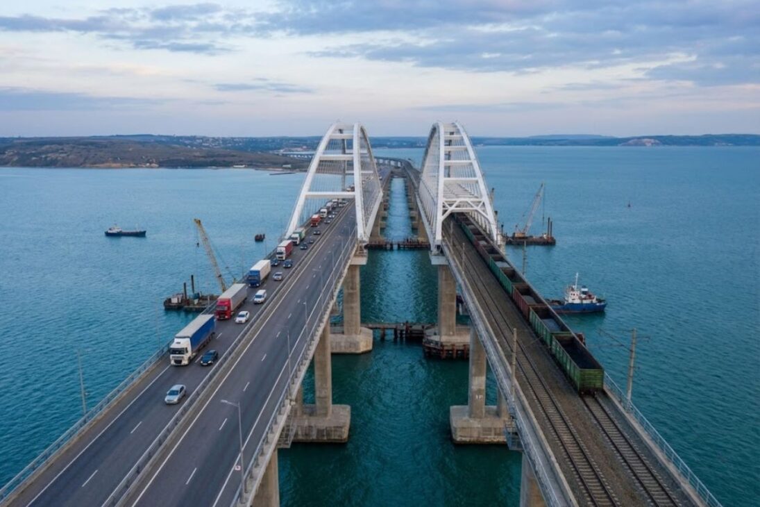 ponte mais extensa da Europa no Estreito de Kerch liga Taman à Crimeia e inclui ferrovia dupla, substituindo balsas e virando corredor vital com quase 19 km.