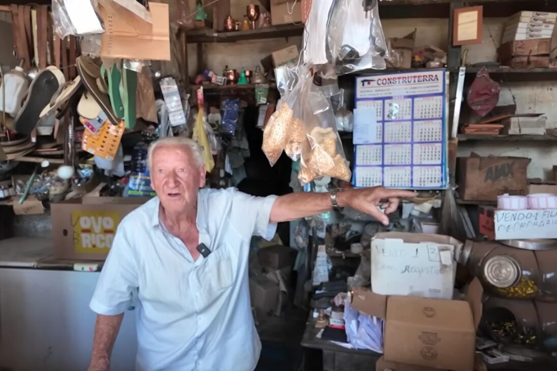 la venta más antigua de Brasil en Gaspar Lopes con Zé Alvino, dinero pegado en el techo y campanas. Historia sin reforma en Minas.