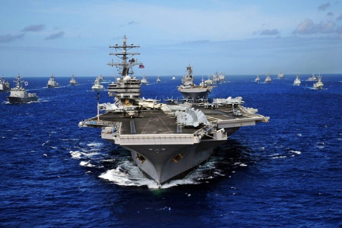 Almirante analiza la Marina, critica la construcción naval, habla de preparación naval y defiende decisiones realistas sobre buques de combate y estrategia.