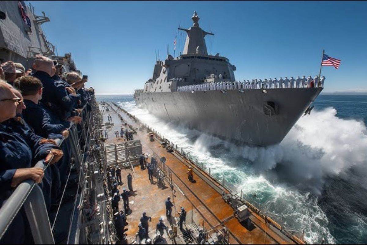 Almirante analisa a Marinha, critica a construção naval, fala de prontidão naval e defende decisões realistas sobre navio de combate e estratégia.