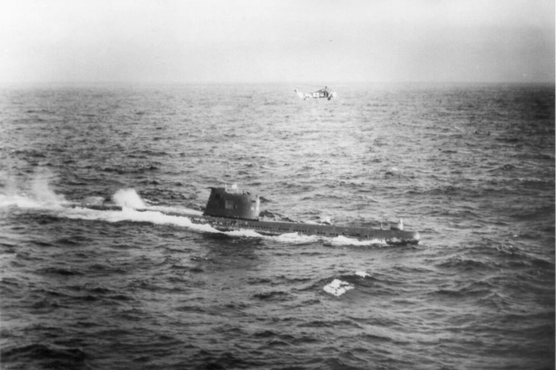 En la crisis de los misiles de Cuba, Vasili Arkhipov en el submarino B-59 rechazó el torpedo nuclear en la Guerra Fría y evitó una escalada.
