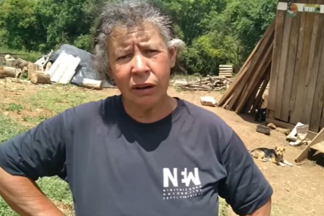 Historia de mujer vive sola en medio del monte que encuentra en la vida en el campo, en el trabajo en el campo, en la vida simple en el campo y al vivir sola en el monte su cura.