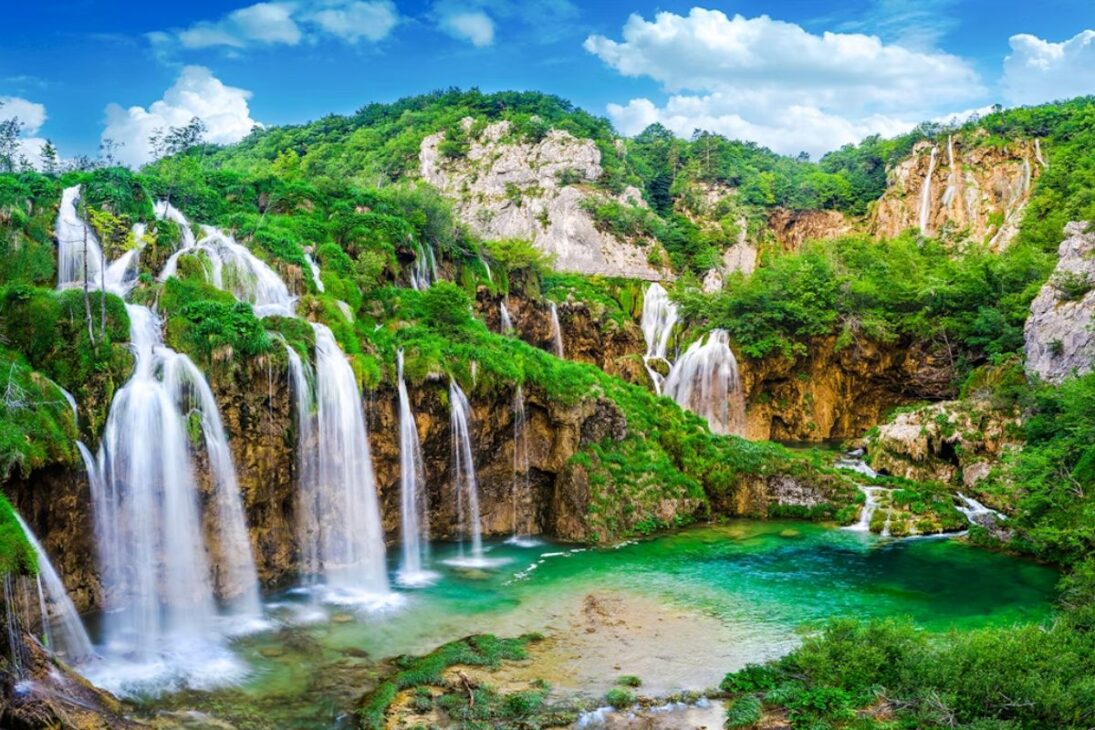 maravillas naturales en parque nacional com altitude extrema, cachoeira icônica e registro UNESCO, reunindo terraços, lagos e fissuras tectônicas em dados claros.