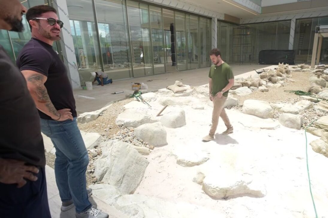 En la mansión del Primo Rico en Alphaville, la obra de 3.000 m² se convierte en novela: la academia se retrasa, el vidrio de R$ 80 mil se rompe, los plazos cambian de mes a mes y los bastidores exponen retrabajo, proveedores y decisiones técnicas.