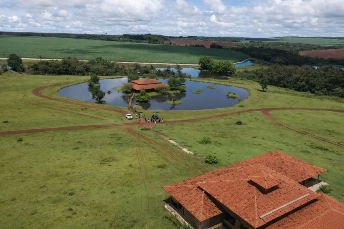 Bóia-fría que se hizo millonario deja una herencia millonaria, granja con animales exóticos y reserva ecológica en disputa judicial por la herencia.