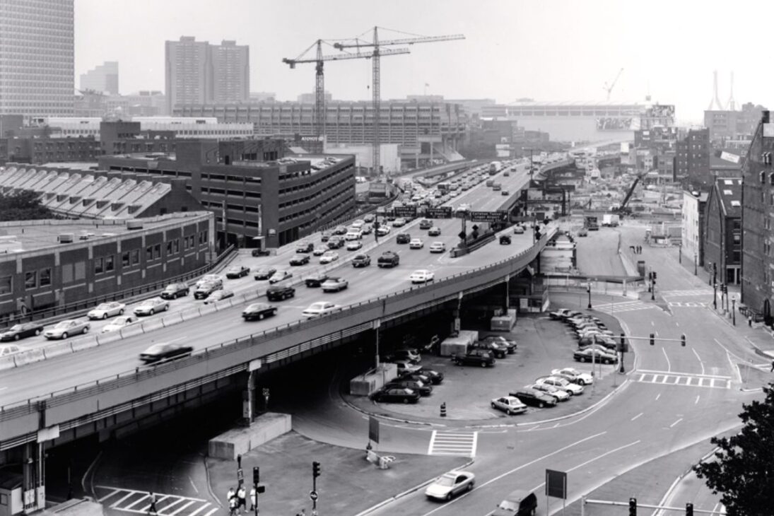 Boston Apuesta En Túneles Gigantes Bajo La Ciudad, Crea El Big Dig, Enterra La Autopista, Promueve Transformación Urbana, Mejora La Movilidad Urbana Y Reconecta Barrios.