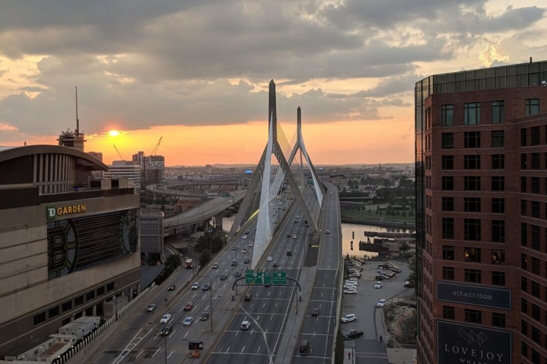 Boston Apuesta En Túneles Gigantes Bajo La Ciudad, Crea El Big Dig, Enterra La Autopista, Promueve Transformación Urbana, Mejora La Movilidad Urbana Y Reconecta Barrios.