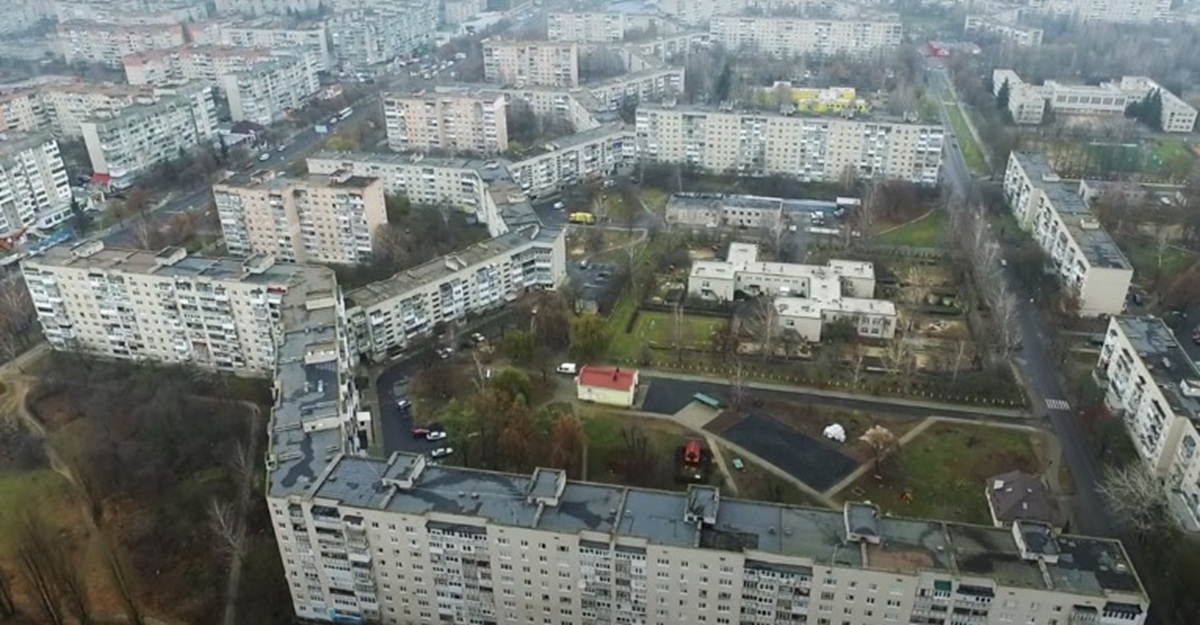 Prédio residencial de quase 3 km, com 3 mil apartamentos e 10 mil moradores, mantém recorde mundial desde a era soviética.