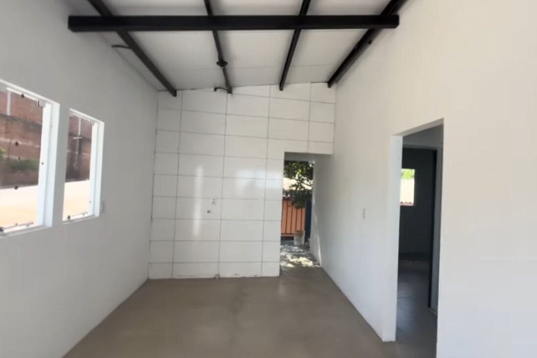 Casa prefabricada de bloque genera ingresos por alquiler y renta pasiva y se convierte en una alternativa barata a contenedores y kitnets para inversión en inmuebles.