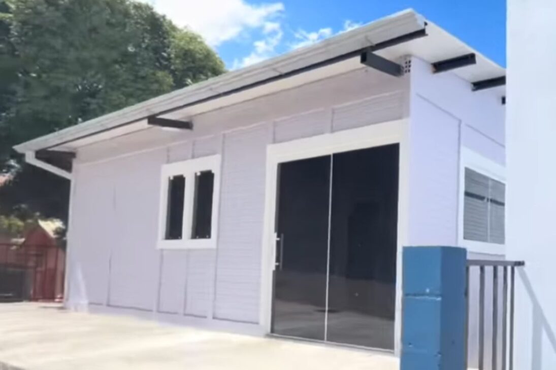 Casa prefabricada de bloque genera ingresos por alquiler y renta pasiva y se convierte en una alternativa barata a contenedores y kitnets para inversión en inmuebles.