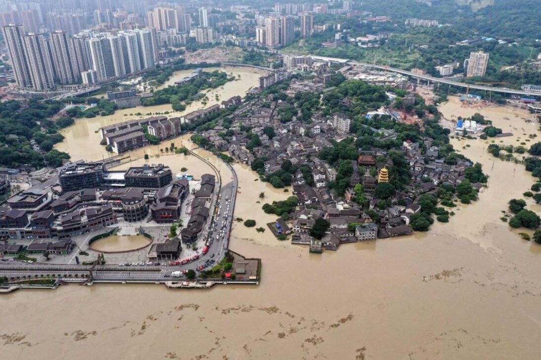las ciudades esponja en China reducen inundaciones, sustituyen concreto y recuperan ríos con parques, zonas húmedas y drenaje natural.
