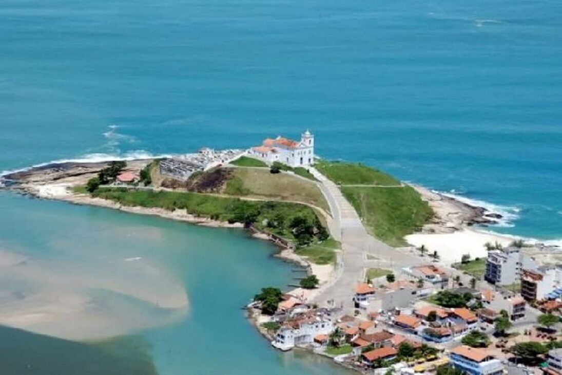 Saquarema lidera el PIB per cápita en Brasil gracias al petróleo, recibe miles de millones en regalías en la Región de Lagos, pero enfrenta ingresos bajos, informalidad y desigualdad social.