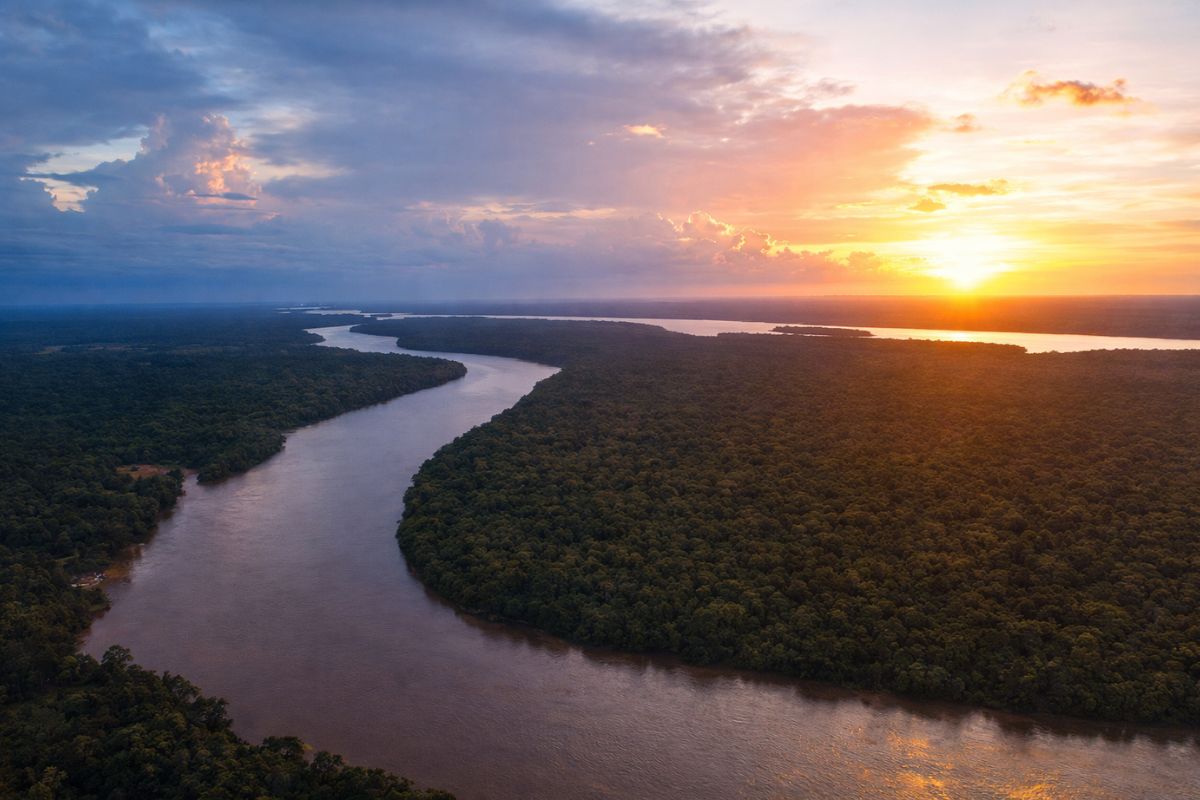Com 4.700 km, 220 m de profundidade e 41.000 m³/s de força, o Rio Congo é o mais profundo do mundo, separa duas capitais e pode gerar 39.000 MW com Grand Inga