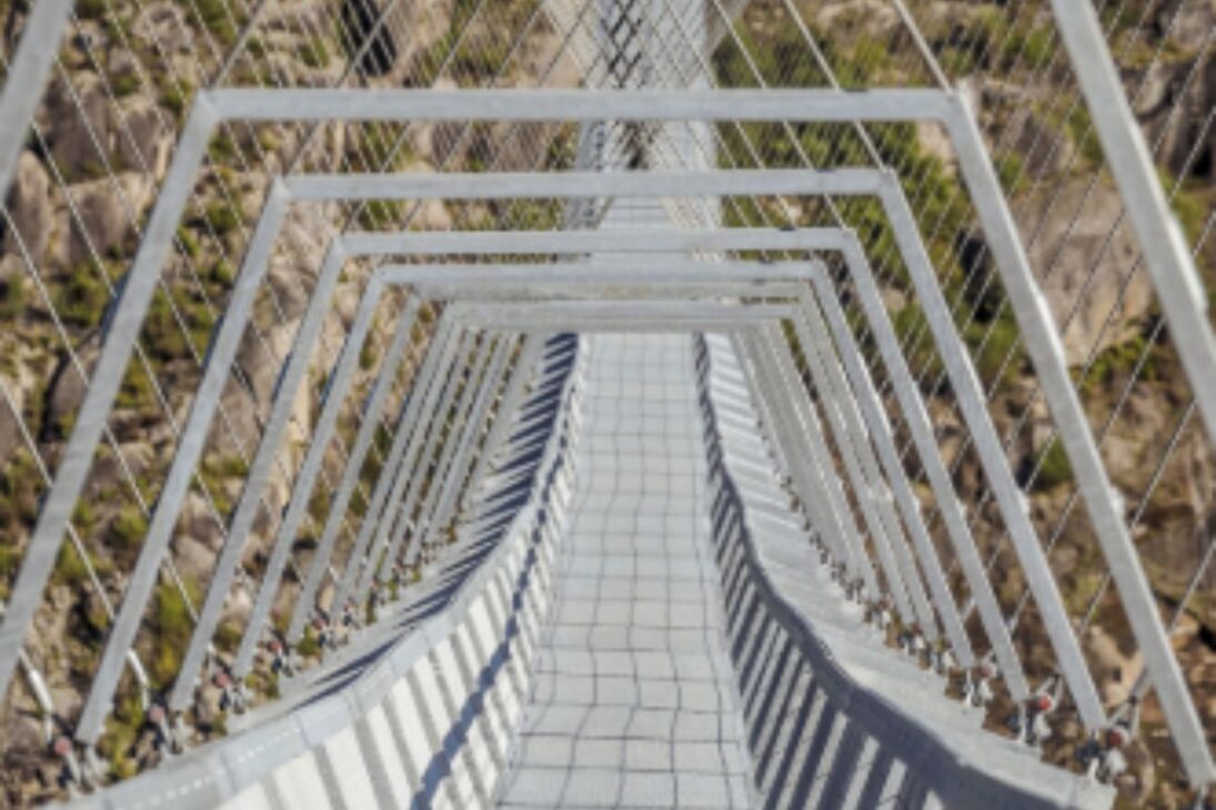 Guía de la puente suspendida para peatones más larga del mundo: puente suspendida en Arouca en Arouca Portugal, ícono del turismo de aventura en Portugal en el río Paiva