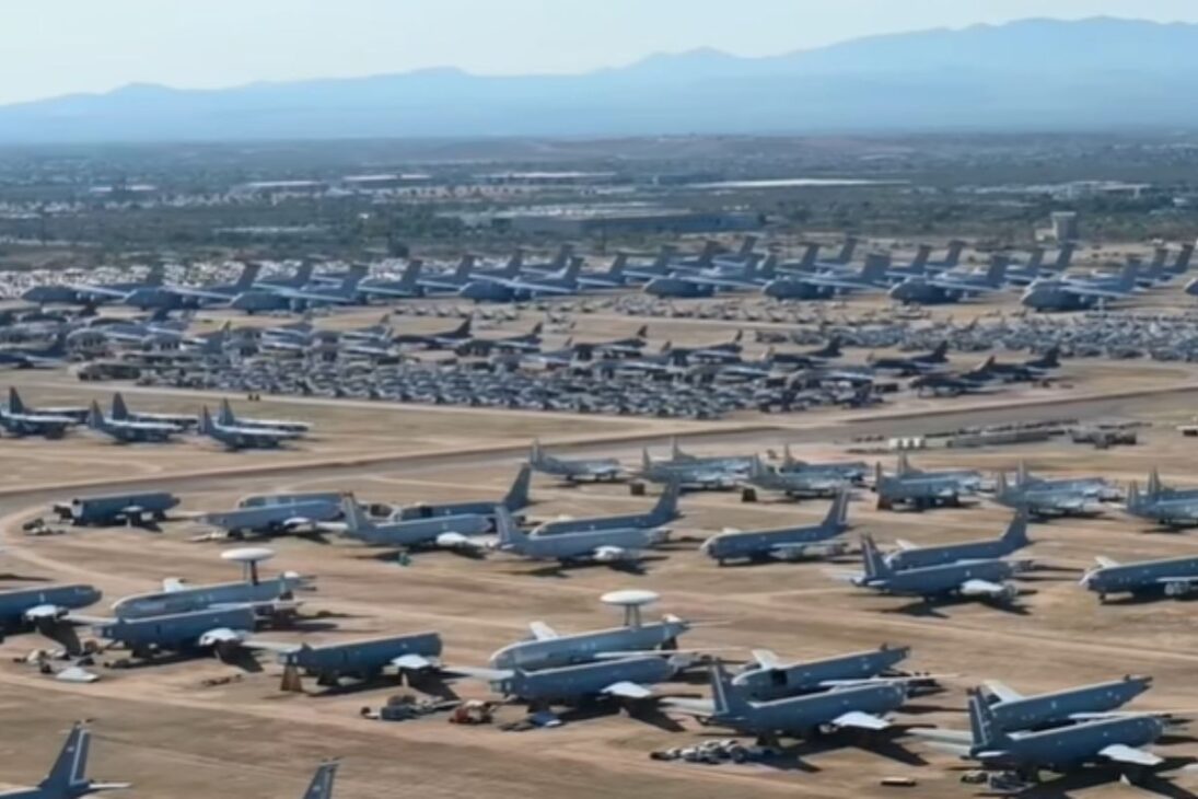 Cementerio de Aviones de Arizona y Base Aérea de Davis-Monthan: aviación militar de EE.UU., mantenimiento de aeronaves militares y piezas de aviones militares