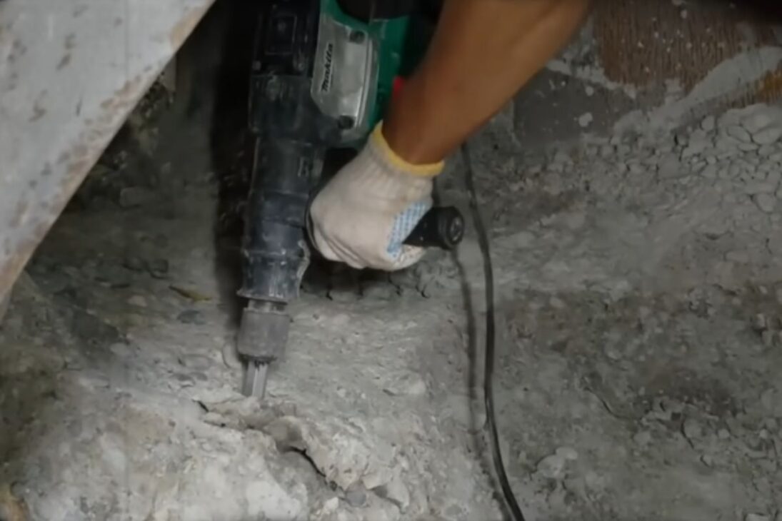 Camión mezclador con toma de fuerza y reductor planetario evita que el concreto se convierta en piedra y lleva concreto usinado con precisión.