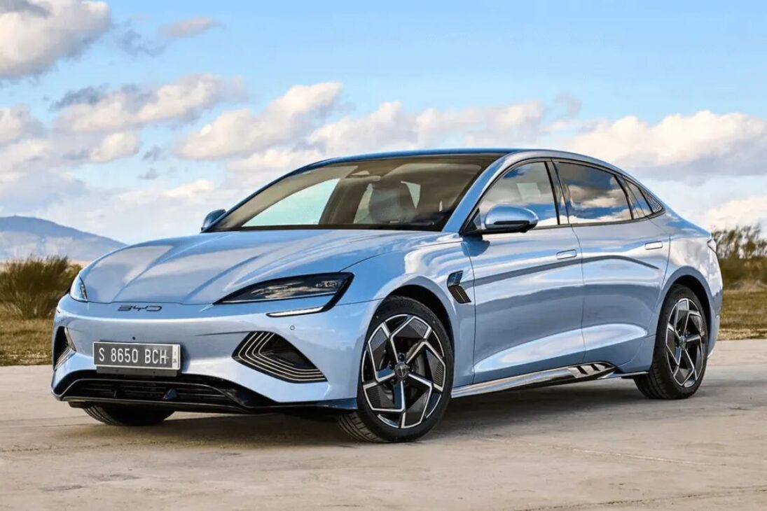 Vea como un coche de ensueño se convirtió en destacado entre coches usados tras la desvalorização de coches, com SUV híbrido e carro elétrico.