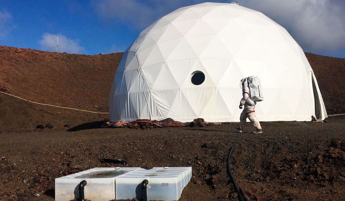 Estudo avalia como bactérias resistentes podem transformar o solo de Marte em material para construção de estruturas. (Imagem: Reprodução/Nadia Drake)