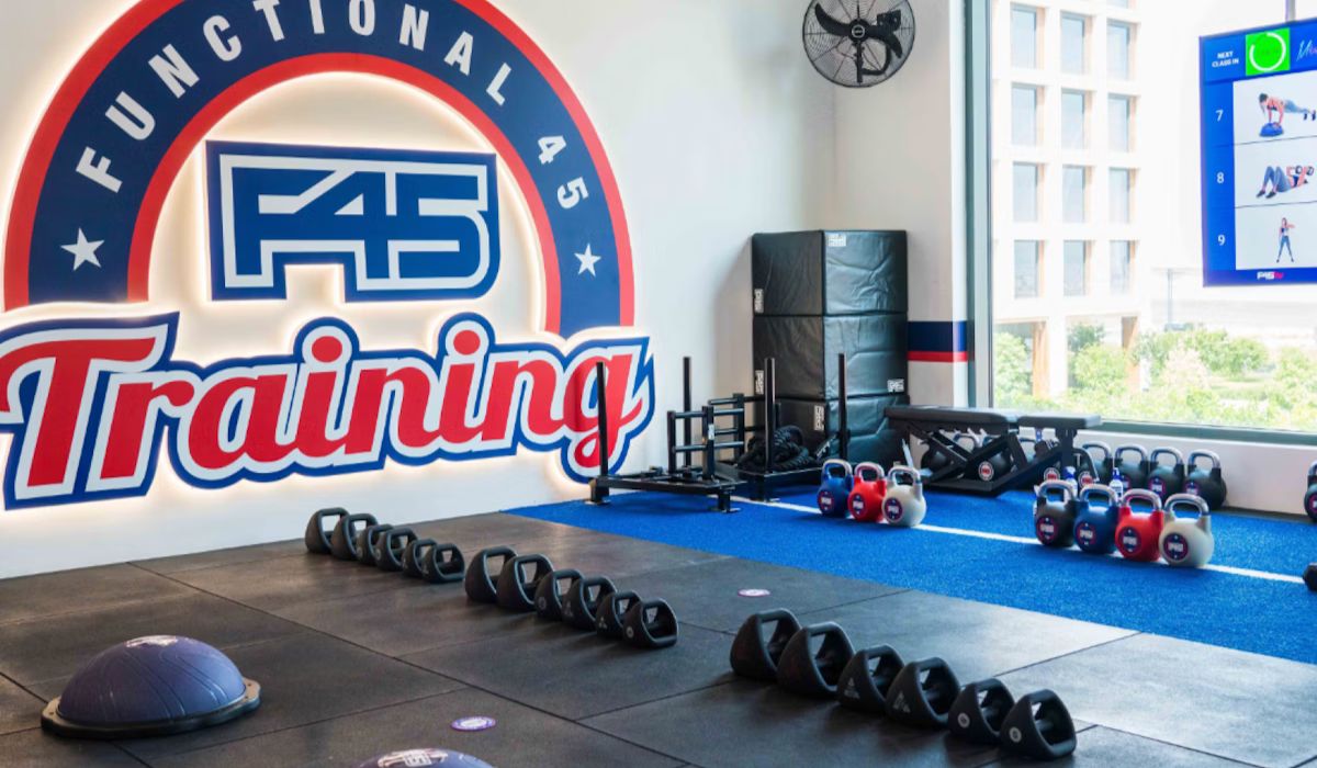 Rede australiana F45 chega ao Brasil com plano de abrir 1.000 academias, apostando em treinos guiados, franquias e expansão acelerada. (Imagem: Reprodução/F45 Training)