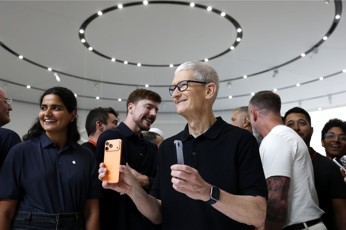 Apple inicia busca por sucessor de Tim Cook e prepara transição no auge, com Apple perto de USD 4 trilhões