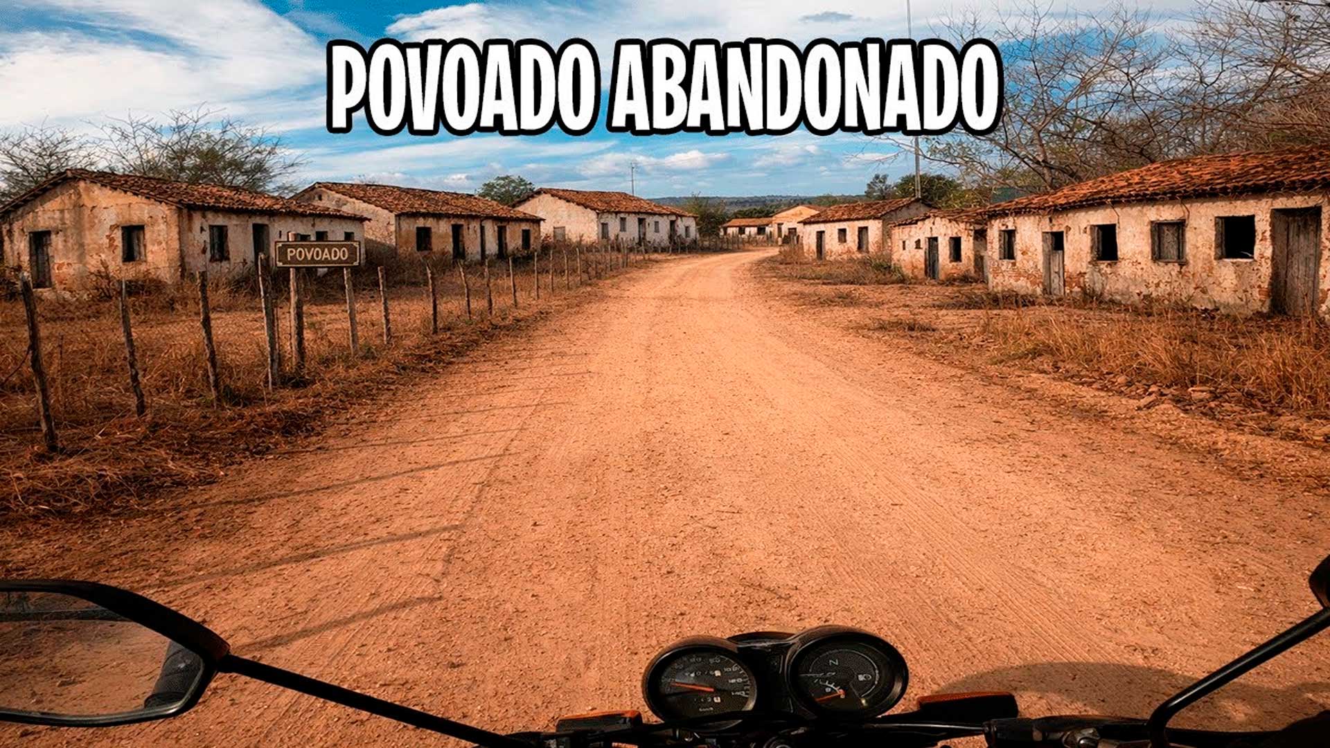 Dezenas de casas em ruínas revelam o colapso silencioso de comunidades no sertão do Ceará, mas morador de 80 anos resiste e se recusa a abandonar sua terra