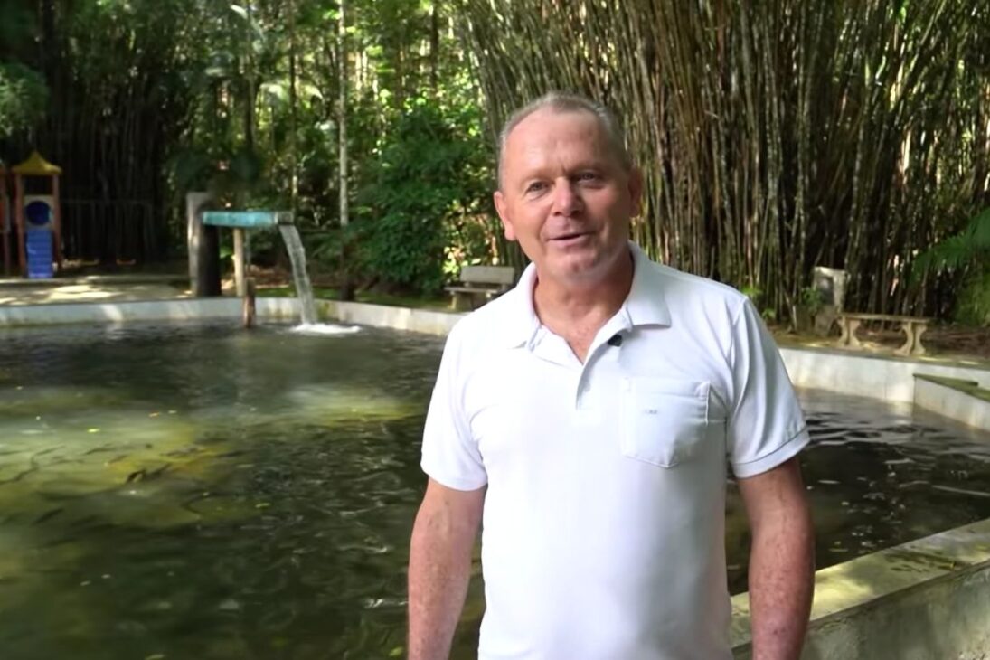 Descubra cómo la trucha se convirtió en motor de turismo en Gaspar, con agua fría y limpia sustentando la creación continua, integrada al restaurante, donde los hermanos controlan del alevino al plato y mantienen la operación estable durante todo el año.