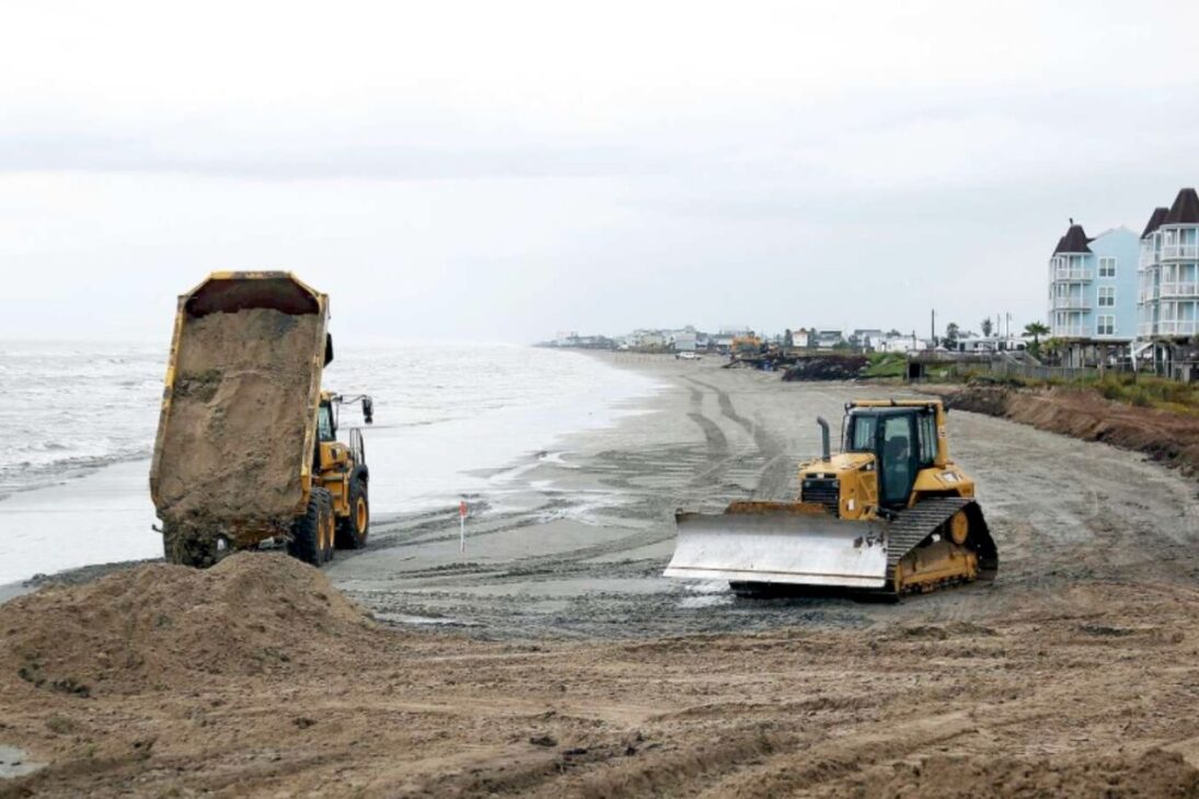 La arena dragada refuerza Galveston en el Golfo de México para contener la erosión, ampliar la Playa Oeste y aumentar la protección contra huracanes, con deposición de material hasta finales de enero o principios de febrero de 2026.