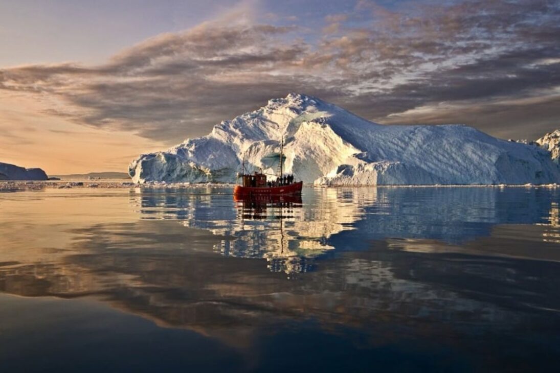 EE.UU. apuntan hacia Groenlandia en medio del deshielo en el Ártico, con minerales críticos y tierras raras en el centro de la disputa, involucrando bases, licencias, riesgos ambientales y proyectos multimillonarios hasta 2026.