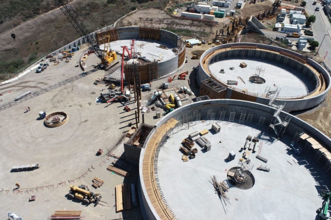 Megaprojecto en San Diego transforma agua residual en agua potable por reutilización, inyecta millones de galones por día en el sistema y busca evitar el colapso hídrico histórico hasta 2035 en California.