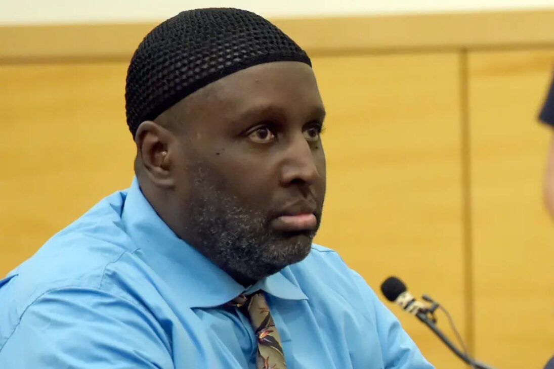 el metro de Nueva York tuvo a Darius McCollum circulando como operador en la MTA, pero la prisión expuso la impostura; después de décadas y un caso de 2012, aguarda juicio con riesgo de 15 años.